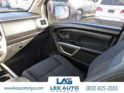 Used 2019 Nissan Titan SV w/ SV Convenience Package image 17