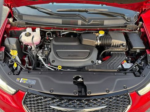 New 2025 Chrysler Pacifica Select image 30