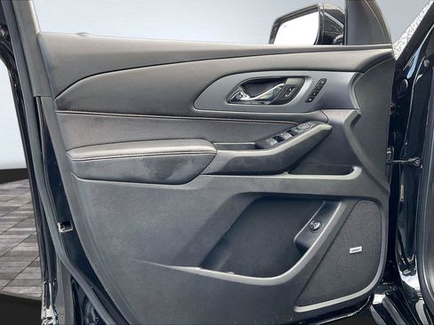 Used 2020 Chevrolet Traverse Premier FWD image 23