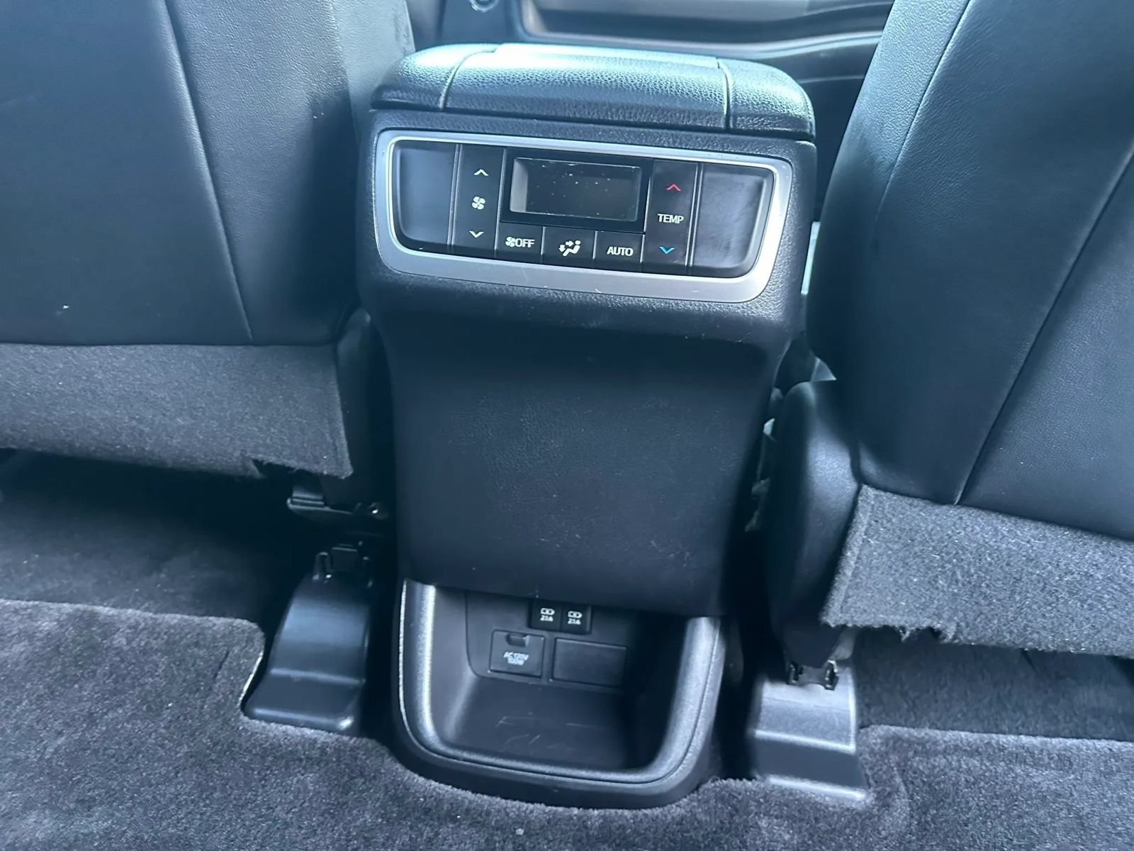 Used 2019 Toyota Highlander Limited FWD image 23