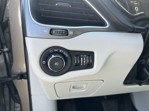 Used 2021 Jeep Cherokee Latitude Plus w/ Sun & Sound Group image 17