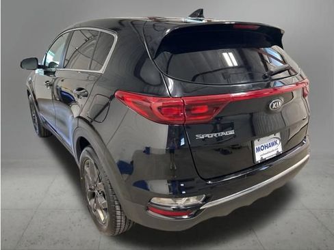 Used 2022 Kia Sportage LX w/ LX AWD Value Edition Package image 3