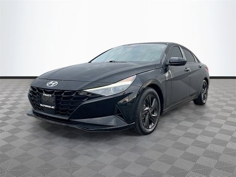 Used 2021 Hyundai Elantra SEL w/ Convenience Package image 3