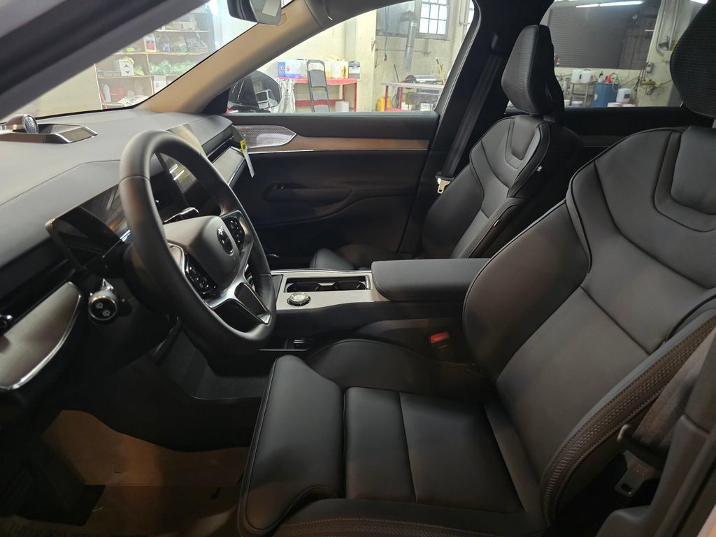 Used 2025 Volvo EX90 Ultra AWD/4WD image 21