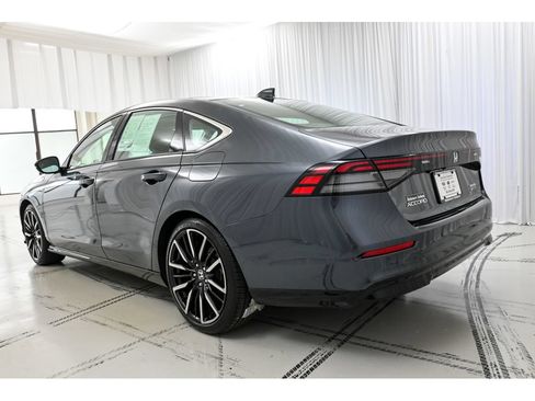 Used 2023 Honda Accord Touring image 5