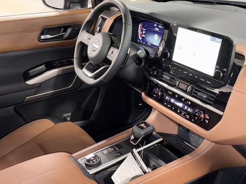 New 2025 Nissan Pathfinder Platinum image 11