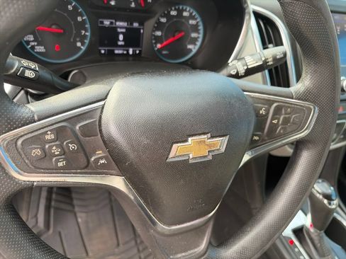 Used 2020 Chevrolet Equinox LS w/ LS Convenience Package AWD/4WD image 16