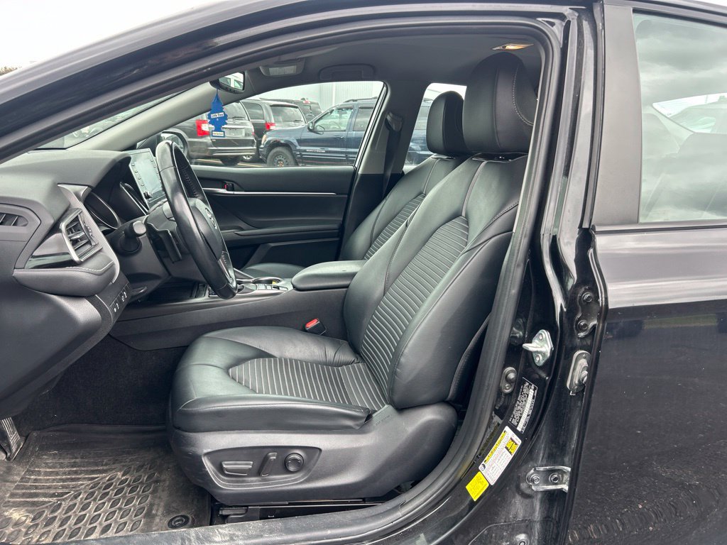 Used 2023 Toyota Camry SE w/ Convenience Package FWD image 6