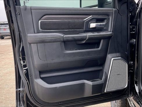 New 2026 RAM 2500 Laramie AWD/4WD image 11