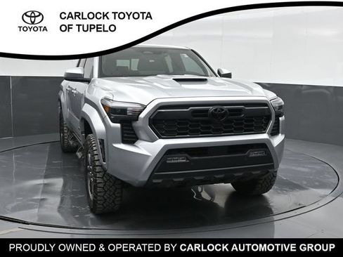 Used 2025 Toyota Tacoma TRD Sport w/ TRD Sport Upgrade Package AWD/4WD image 7
