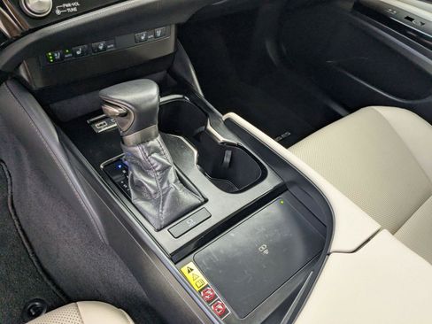 Used 2024 Lexus ES 350 w/ Premium Package image 18