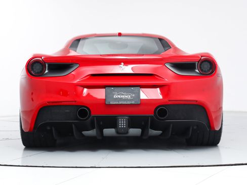 Used 2018 Ferrari 488 GTB image 8