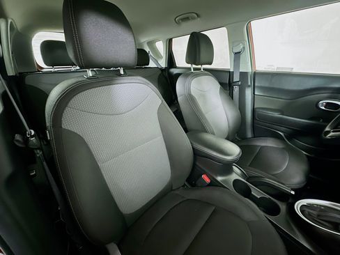 Used 2019 Kia Soul + image 25