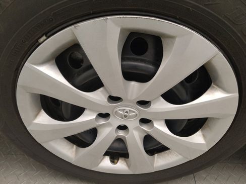 Used 2024 Toyota Corolla LE image 31