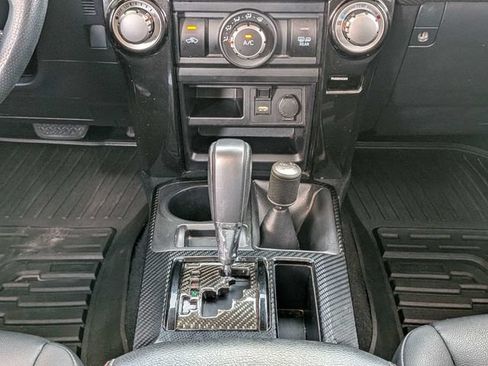 Used 2021 Toyota 4Runner Venture w/ Moonroof Package AWD/4WD image 18