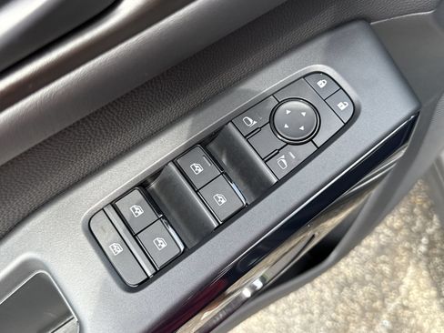 New 2026 Nissan Pathfinder SV w/ SV Premium Package FWD image 16