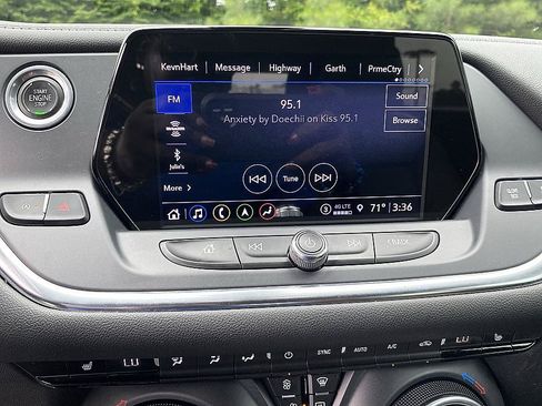 Used 2021 Chevrolet Blazer LT w/ Sound & Technology Package FWD image 17