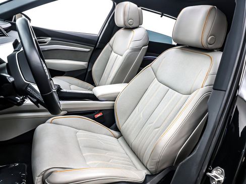 Used 2024 Audi Q8 e-tron Prestige w/ Prestige Package image 18