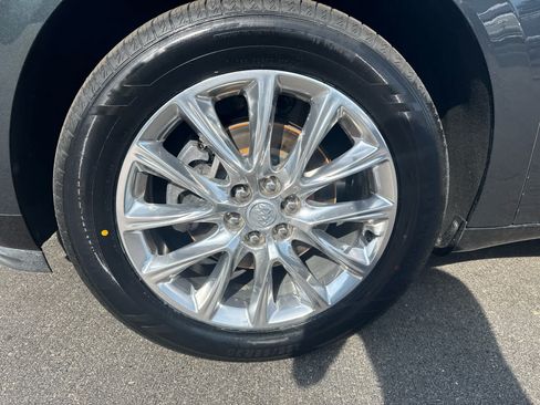 Used 2019 Buick Enclave Essence AWD/4WD image 9