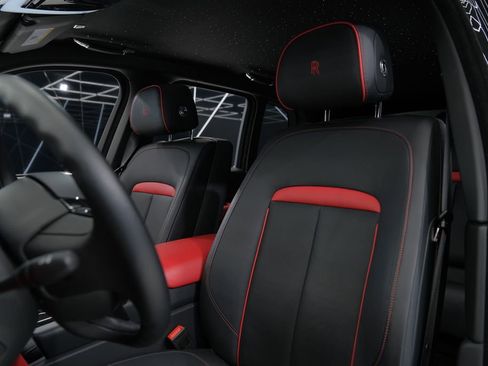 Used 2025 Rolls-Royce Cullinan image 19