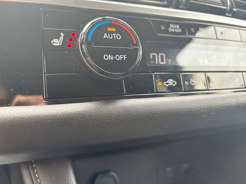Used 2025 Nissan Pathfinder SV AWD/4WD image 17