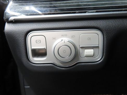 Used 2025 Mercedes-Benz GLS 450 4MATIC image 47