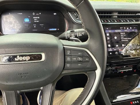 Used 2023 Jeep Grand Cherokee L Laredo RWD image 33