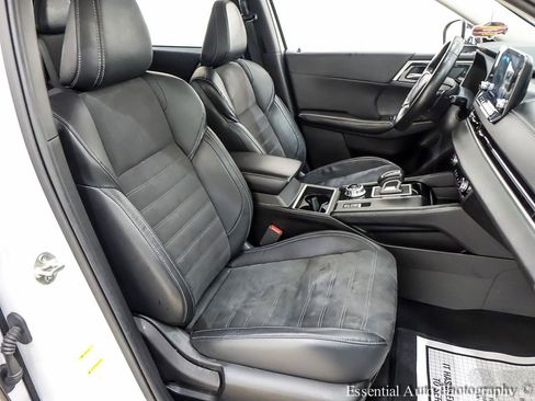 Used 2023 Mitsubishi Outlander SE FWD image 35