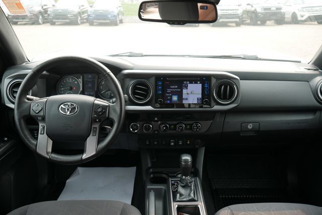 Used 2018 Toyota Tacoma TRD Off-Road w/ Technology Package AWD/4WD image 5