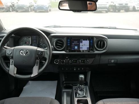 Used 2018 Toyota Tacoma TRD Off-Road w/ Technology Package AWD/4WD image 5