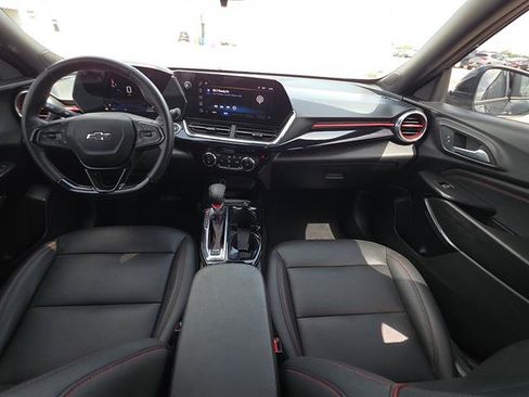 Used 2025 Chevrolet Trax RS w/ Sunroof Package FWD image 15