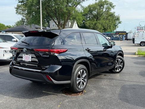 Used 2020 Toyota Highlander XLE AWD/4WD image 5