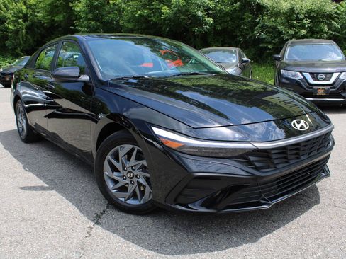 Used 2024 Hyundai Elantra SEL FWD image 4