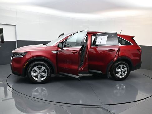Used 2023 Kia Sorento LX FWD image 31