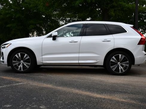 Used 2023 Volvo XC60 B5 Plus w/ Climate Package AWD/4WD image 4