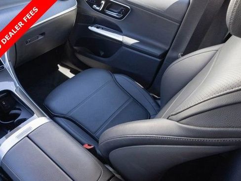 Used 2024 Mercedes-Benz GLC 300 4MATIC image 27