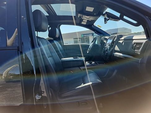 Used 2024 Nissan Titan PRO-4X w/ Pro-4x Convenience Package image 15