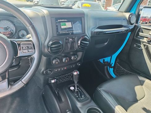 Used 2017 Jeep Wrangler Sahara AWD/4WD image 19