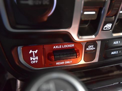 Used 2025 Jeep Gladiator Sport AWD/4WD image 38