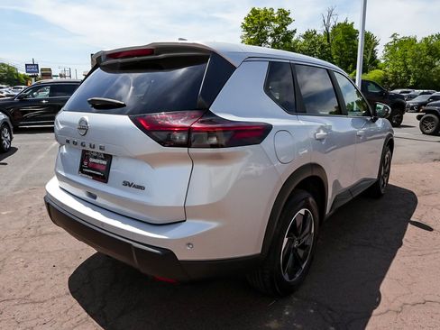 Used 2024 Nissan Rogue SV AWD/4WD image 6