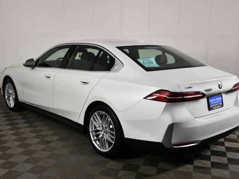 Used 2025 BMW 530i xDrive image 8
