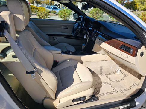 Used 2011 BMW 328i Convertible image 30