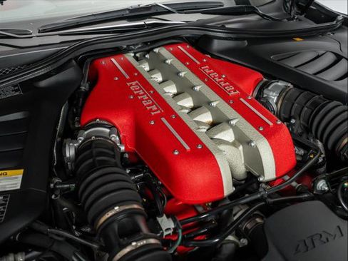 Used 2019 Ferrari GTC4Lusso image 12