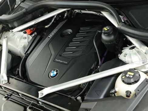 Used 2022 BMW X5 xDrive40i w/ M Sport Package AWD/4WD image 8