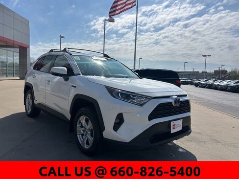 Certified 2021 Toyota RAV4 XLE w/ Convenience Package image 4