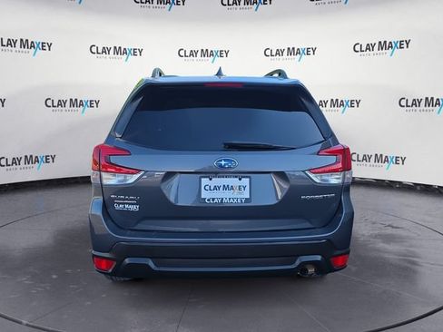Used 2022 Subaru Forester Premium AWD/4WD image 4