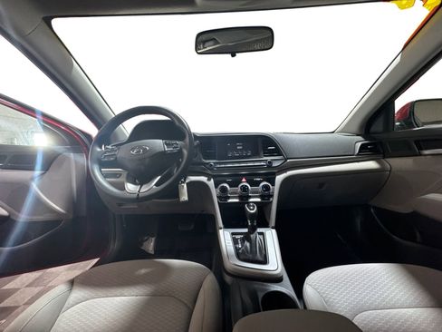 Used 2019 Hyundai Elantra SE image 12