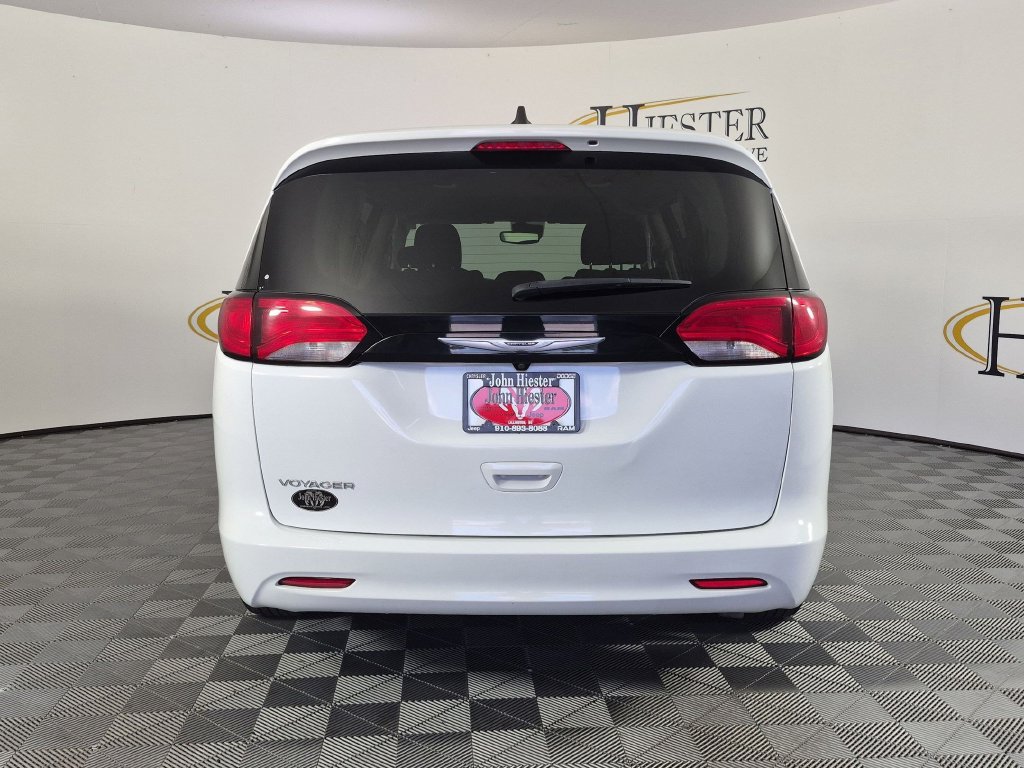 Used 2023 Chrysler Voyager LX FWD image 6