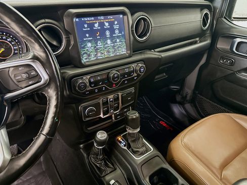 Used 2020 Jeep Gladiator Overland image 26