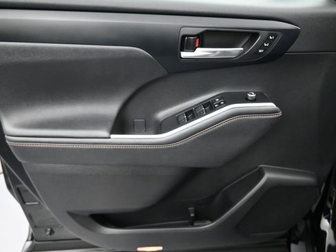 Used 2023 Toyota Highlander Bronze Edition image 21